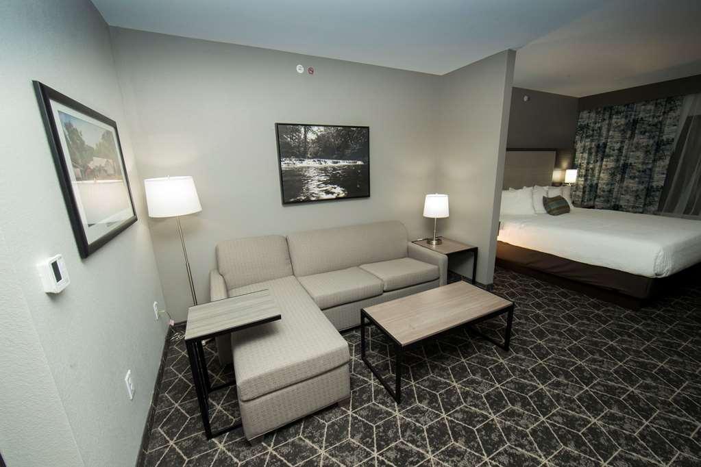 Best Western Plus Lawrenceburg Room photo